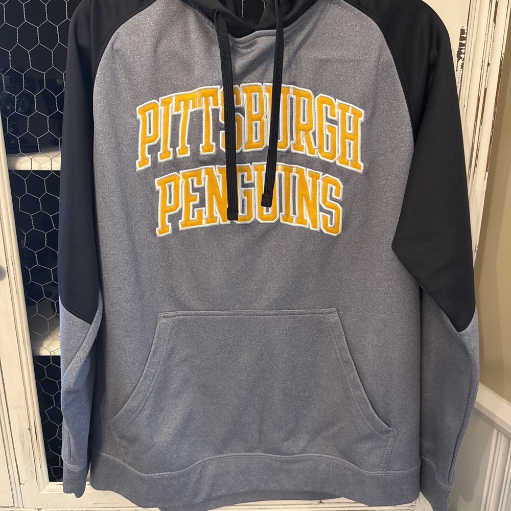 Large, NHL Pittsburgh‎ Penguins Hoodie Black and Gray Pullover